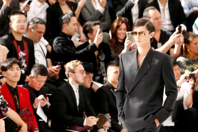 Danh tính Hoàng tử vừa bị Nữ hoàng Đan Mạch xóa tước vị - Hình 3 Danh tinh Hoang tu vua bi Nu hoang Dan Mach xoa tuoc vi-Hinh-3