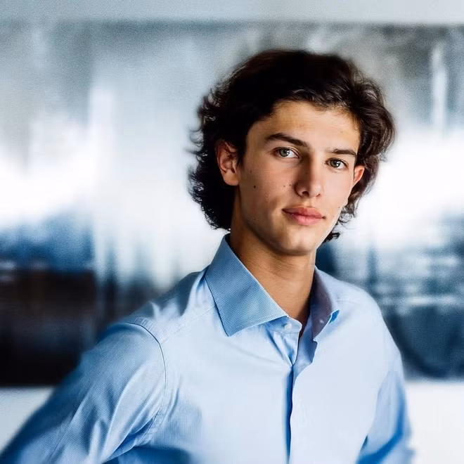 Song song việc làm người mẫu, Nikolai đang theo học chuyên ngành Quản trị Kinh doanh của Đại học Copenhagen, với ước mơ trở thành một doanh nhân.