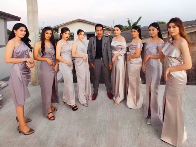 Soc voi bi quyet cua nguoi dan ong co 8 vo song chung nha