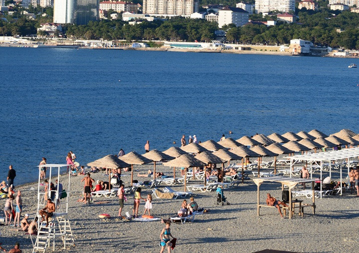 2. Gardens of the Seas, Gelendzhik: Một trong những bãi biển đẹp nhất của Gelendzhik được gọi là ‘Gardens of the Seas’. Bãi biển này được đánh giá là sạch sẽ và sóng khá êm dịu.