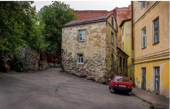 Vào năm 2019, tòa nhà dân cư lâu đời nhất của Nga đã được rao bán với giá 11 triệu rúp (khoảng 180.000 USD). Sau đó, giá giảm xuống còn 8,5 triệu (tương đương 140.000 USD). Hiện tòa nhà thuộc sở hữu của ai vẫn là một ẩn số. Ảnh: RBTH.