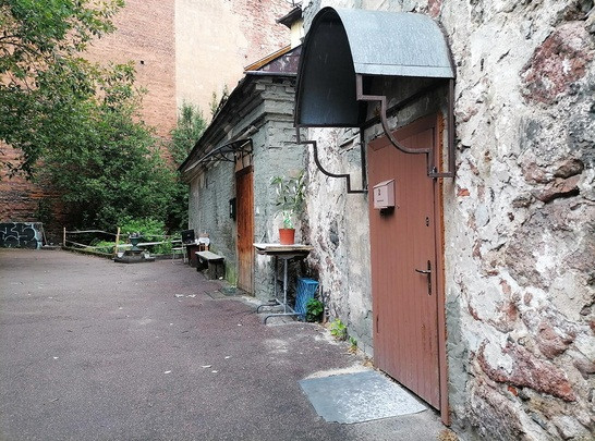 Ngôi nhà hai tầng, với tổng diện tích 70 mét vuông, được xây dựng vào năm 1583, khi thị trấn nằm dưới sự cai trị của Thụy Điển.