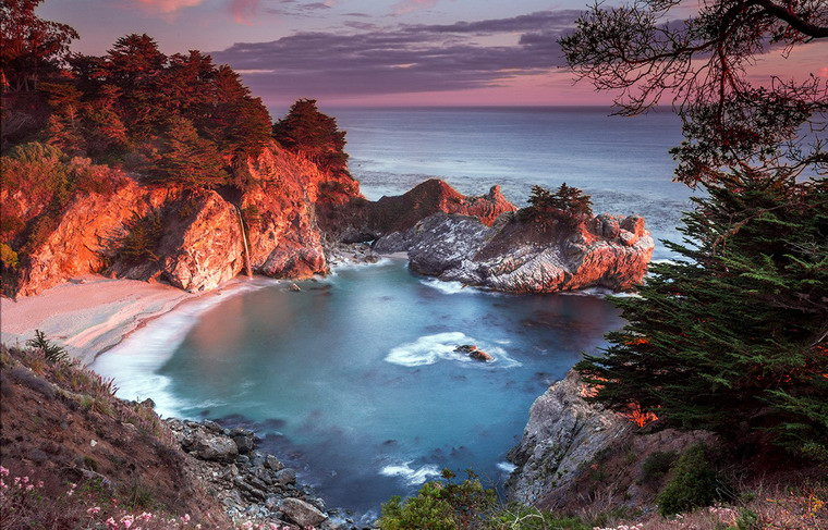 Dù chảy quanh năm nhưng dòng chảy mạnh nhất của thác là vào mùa đông và đầu xuân. Màu nước đẹp nhất vào những ngày trời trong, thoáng đãng.