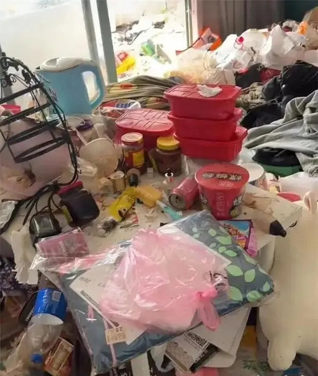 Chu nha nghi “khoc thet” vi nui rac thai ma khach de lai-Hinh-3