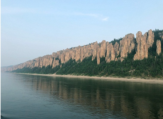 Hàng trăm triệu năm trôi qua, dưới tác động của quá trình kiến tạo, thềm lục địa Siberia từ từ cao lên 200 m dẫn đến một vết rạch sâu của thung lũng sông Lena.