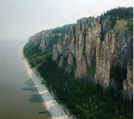 Khu vực này hiện cũng là nơi sinh sống của các loài động vật như gấu, sóc, nai sừng tấm và hơn 100 loài chim, 31 loài cá. 21 loài thực vật cực kỳ quý hiếm cũng phát triển ở đây.