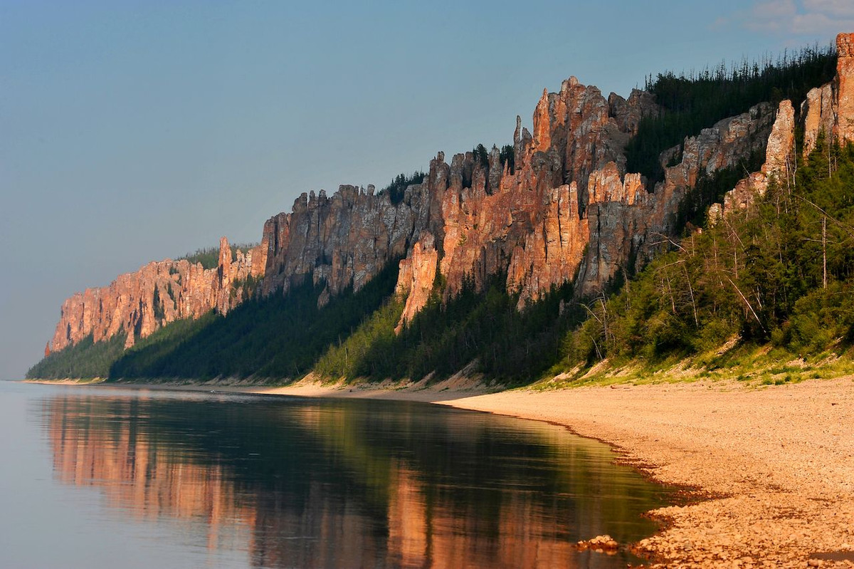 Những cột đá kỳ lạ này được hình thành trong kỷ Cambri cách đây khoảng 500 triệu năm và được tạo thành từ các lớp đá vôi, đá marlstone, đá dolomit và đá phiến xen kẽ nhau.