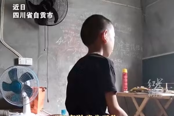 Phan no be trai trom tien chua ung thu cua bo de choi game