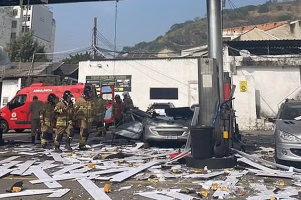 O to phat no khi dang do xang, tai xe tu vong tai cho