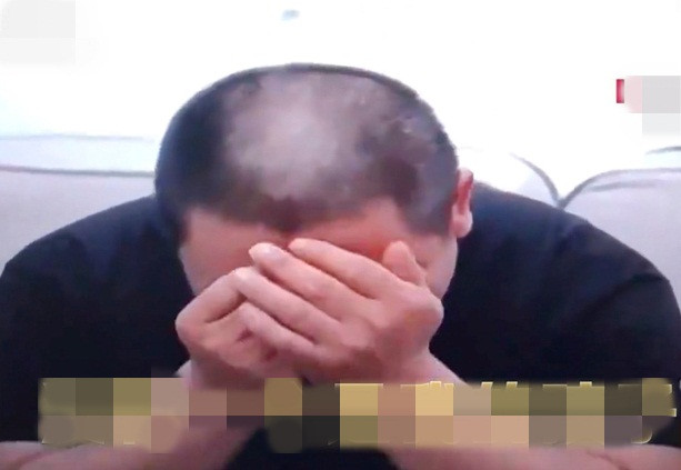 Phat hien 3 dua con khong phai con ruot, nguoi dan ong khoc nghen