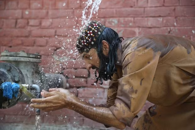 Cuoc song khac nghiet cua nguoi dan o thanh pho nong nhat the gioi