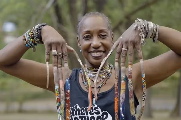 Bo mong tay dai 30cm “cuc doc” cua nguoi phu nu Anh