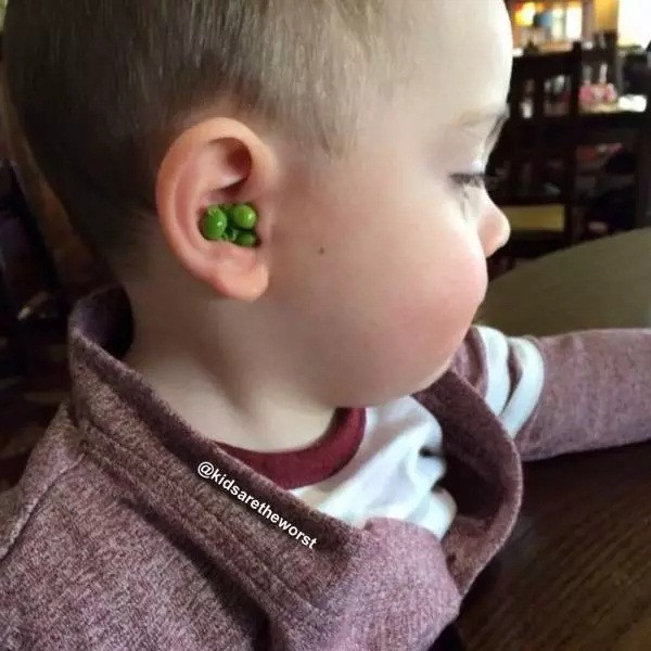 Con thích thú với trò nghịch dại này nhưng bố mẹ thì lại không vui chút nào.