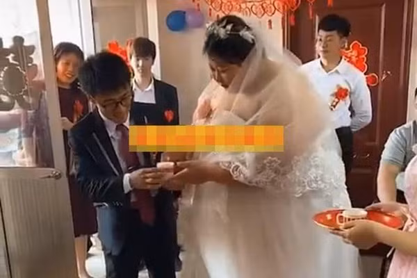 Chu re “ti hon” cuoi co dau nang hon 200kg gay xon xao