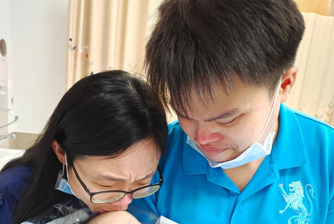 Chi 20 trieu/thang thue nguoi trong con, cai ket khien bo me uat han-Hinh-2