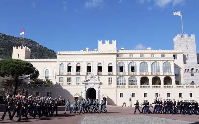 Cung điện Hoàng tử ở Monaco: Hoàng tử Monaco Albert II và vợ Công nương Charlene cùng các con sống trong Cung điện Hoàng tử. Tòa lâu đài được xây dựng như một pháo đài vào năm 1162.