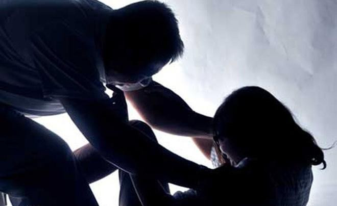 An Do: Ba noi cung tinh nhan cuong hiep chau gai