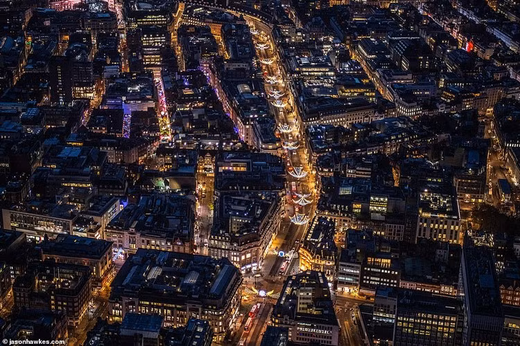 Vẻ đẹp lung linh của London vào ban đêm.