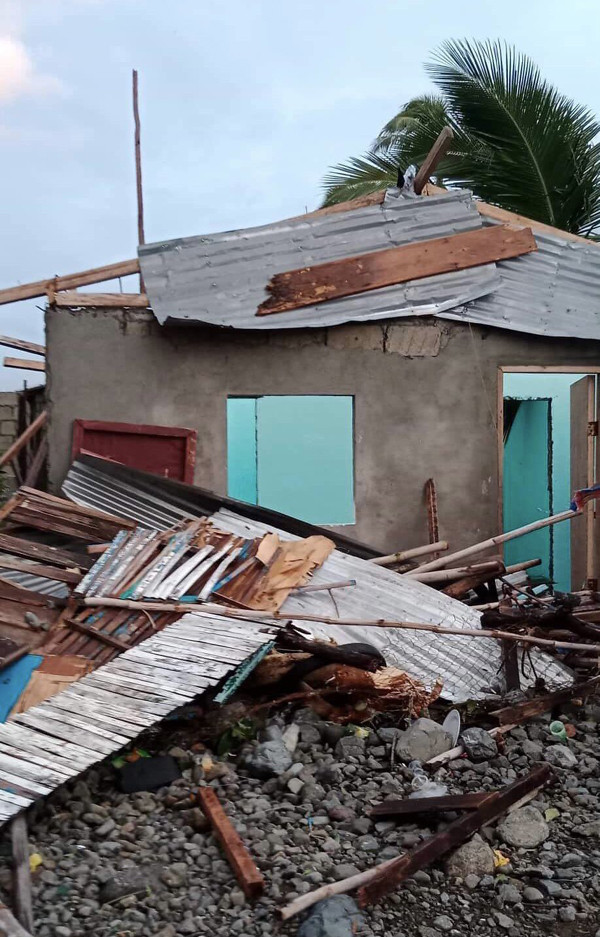 Cảnh tan hoang sau bão Noru càn quét Philippines, 5 người thiệt mạng - Hình 11 Canh tan hoang sau bao Noru can quet Philippines, 5 nguoi thiet mang-Hinh-11