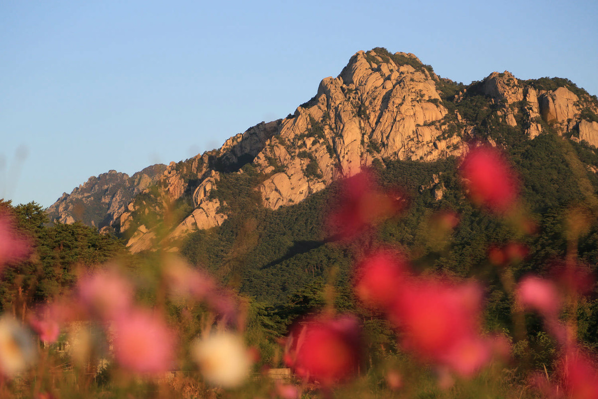 Đỉnh Birobong là điểm cao nhất của toàn bộ dãy núi với độ cao 1.638m so với mực nước biển.