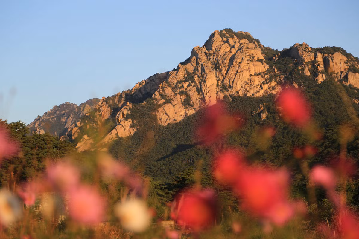 Đỉnh Birobong là điểm cao nhất của toàn bộ dãy núi với độ cao 1.638m so với mực nước biển.