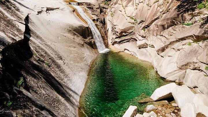 Dù còn nhiều khó khăn về thủ tục xuất nhập cảnh nhưng đã có tới hàng triệu người dân Hàn Quốc tới tham quan du lịch núi Kim Cương những năm vừa qua. Ảnh: IT.