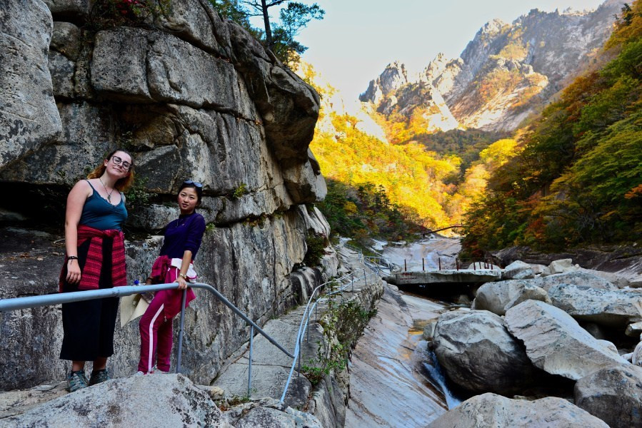 Vùng núi này là nơi quy tụ hàng trăm cảnh đẹp, đã là chủ đề của nhiều tác phẩm nghệ thuật qua hàng nghìn năm lịch sử.