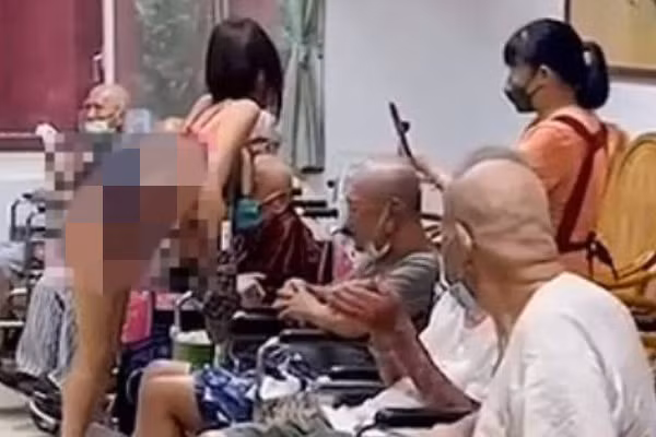 Vien duong lao hung chi trich vi thue vu cong thoat y bieu dien