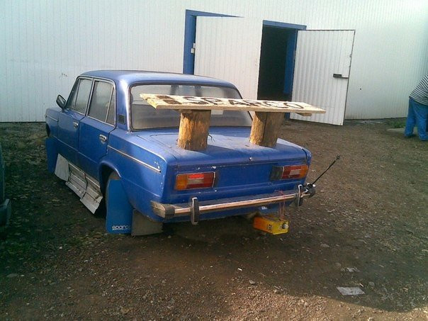 Chiếc xe hơi được "độ" thêm đuôi xe giống như trực thăng.