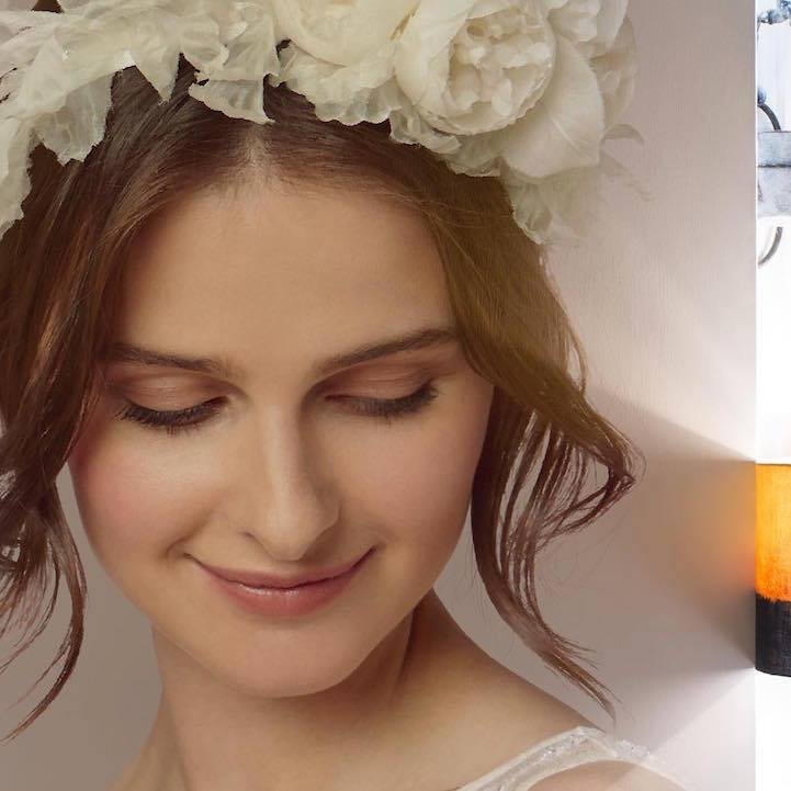 Nghe có vẻ như cường điệu hóa nhưng để phân biệt giữa một trong những bức tranh của Hirothropologie và một bức ảnh thực tế của người mẫu thật sự là một điều rất khó khăn.