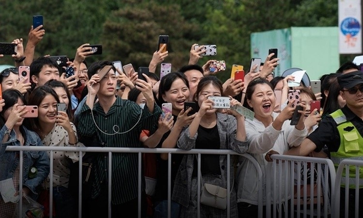 Gioi tre dang roi bo cac than tuong-Hinh-3