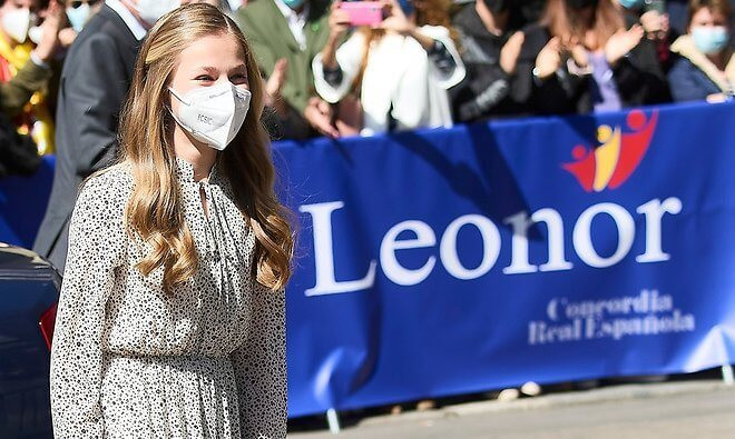 Là con gái của vị hoàng hậu nổi tiếng thanh lịch, sang trọng nhất giới hoàng gia châu Âu Letizia, phong cách thời trang của Leonor rất nhẹ nhàng và tinh tế, phù hợp với các sự kiện hoàng gia. Ảnh: IT.