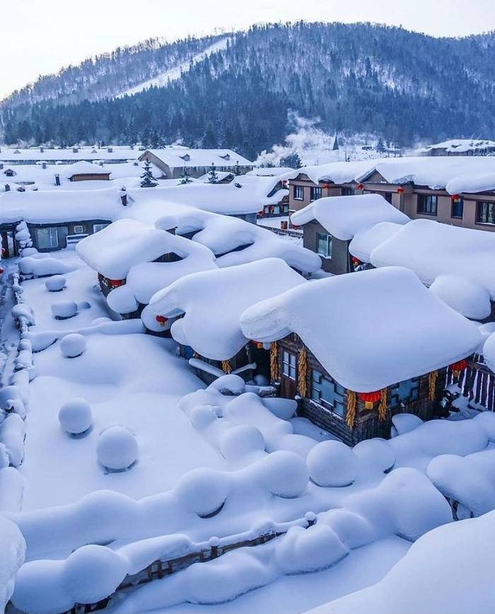 Khung cảnh thơ mộng của ngôi làng phủ kín tuyết trắng suốt mùa đông - Hình 9 Khung canh tho mong cua ngoi lang phu kin tuyet trang suot mua dong-Hinh-9