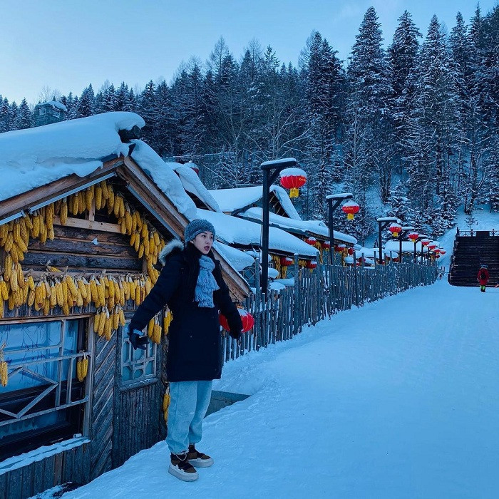 Khung cảnh thơ mộng của ngôi làng phủ kín tuyết trắng suốt mùa đông - Hình 8 Khung canh tho mong cua ngoi lang phu kin tuyet trang suot mua dong-Hinh-8