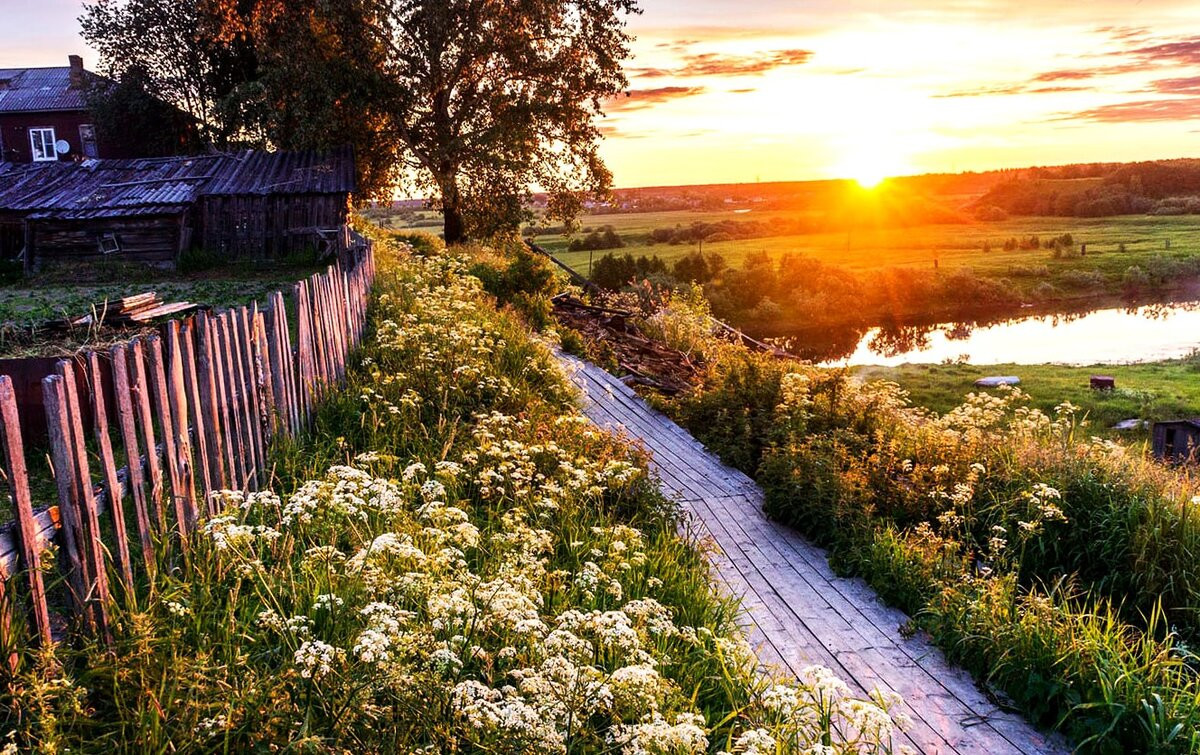 Ở quê, bạn có thể tham gia vào rất nhiều việc như chăm sóc rau cỏ trong vườn nhà trước khi nghỉ ngơi để ăn trưa và tối.