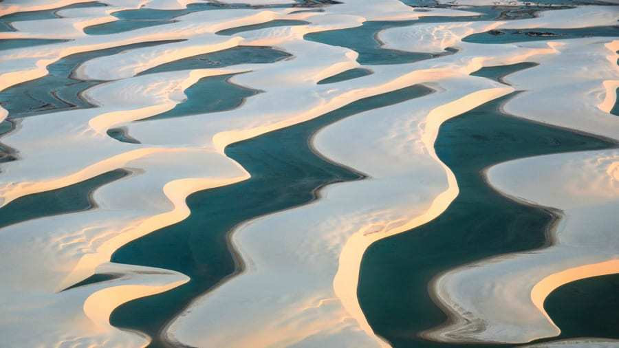 Sa mạc Lençóis Maranhenses đã được hình thành qua hàng nghìn năm do cát từ lòng sông được bồi đắp ở cửa sông và được gió và dòng biển đưa trở lại lục địa.