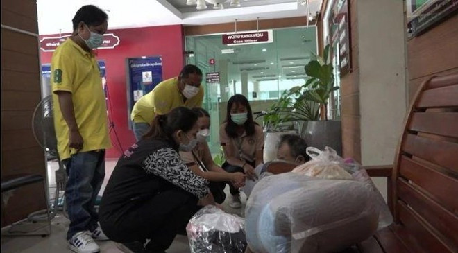 Nguoi an xin Thai Lan gay soc boi thu nhap gan 100 trieu/thang-Hinh-2