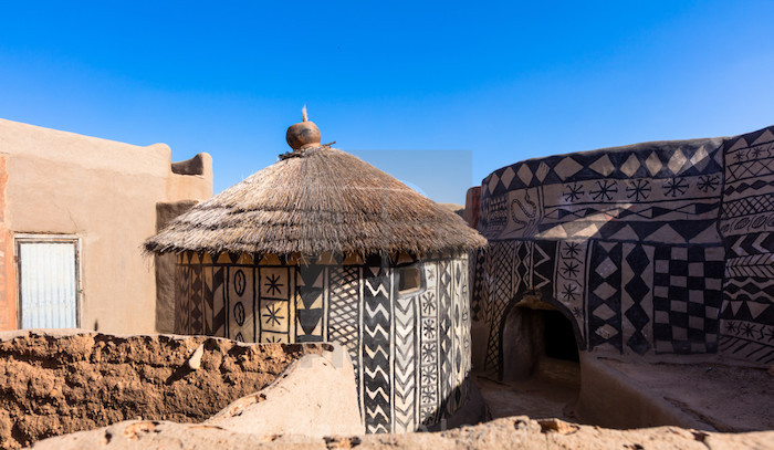 Kham pha ngoi lang cua quy toc chau Phi nhieu hoa tiet ma mi-Hinh-9