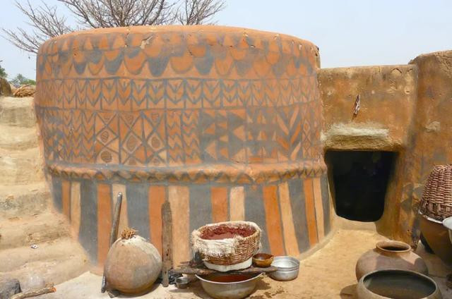 Kham pha ngoi lang cua quy toc chau Phi nhieu hoa tiet ma mi-Hinh-10