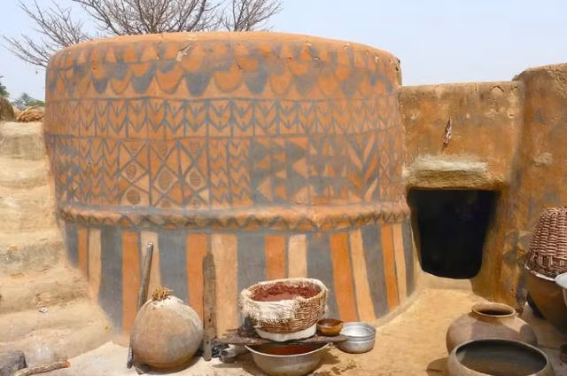 Kham pha ngoi lang cua quy toc chau Phi nhieu hoa tiet ma mi-Hinh-10