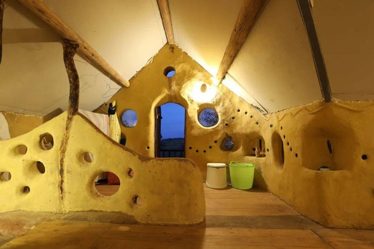 Vợ chồng Thượng Kiếm Ba không dùng bê tông cốt thép hay máy móc trong quá trình xây dựng.