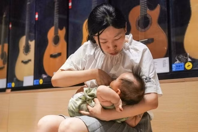 Vo duoc boi thuong 100 trieu sau ly hon, dan mang che qua it