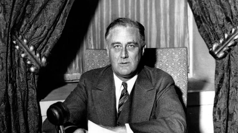PEOC được xây dựng trong Thế chiến II dưới thời Tổng thống Mỹ khi đó là ông Franklin D. Roosevelt (ảnh). Công trình này đủ kiên cố để chịu những lực tác động cực lớn, bao gồm cả ảnh hưởng của một vụ nổ hạt nhân.