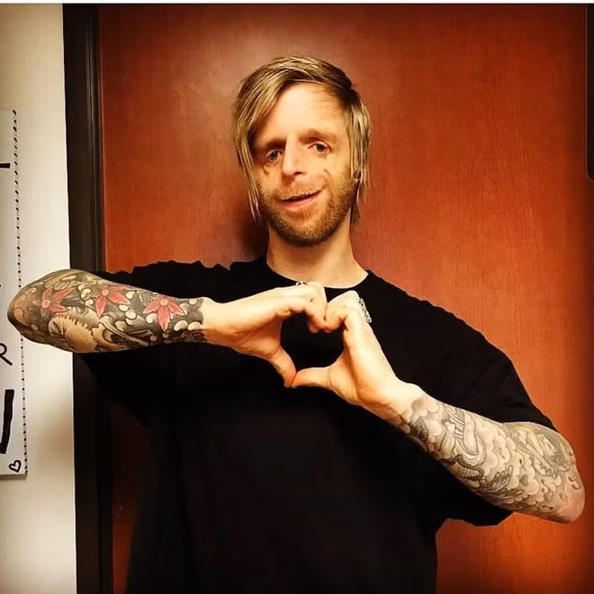 Cuoc song vien man cua chang trai “xau xi” tung bi bo roi-Hinh-6