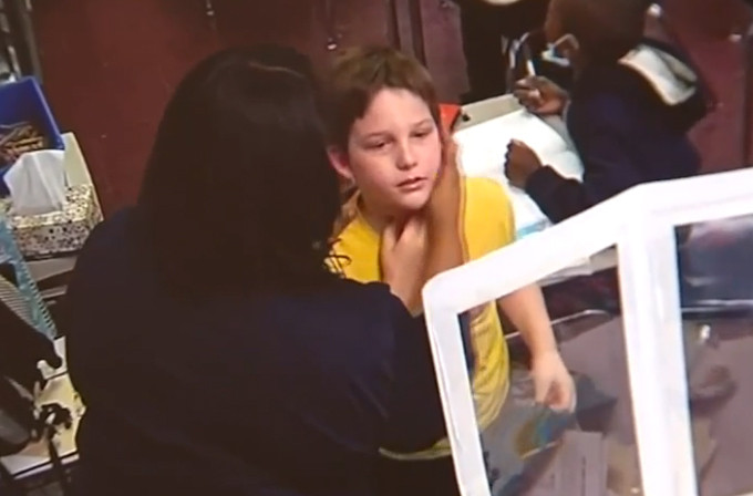 Cuu nam sinh hoc nap chai, co giao duoc ca ngoi la nguoi hung-Hinh-2