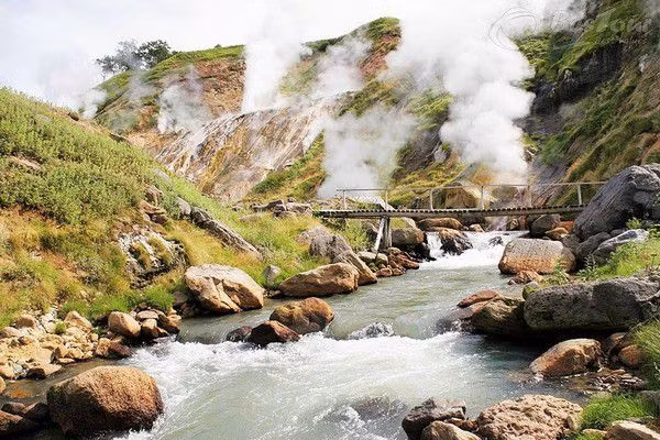  Thung lũng nước nóng Geysers đã được phát hiện khoảng năm 1941 và nhanh chóng trở thành một trong 7 kỳ quan thiên nhiên của Nga.