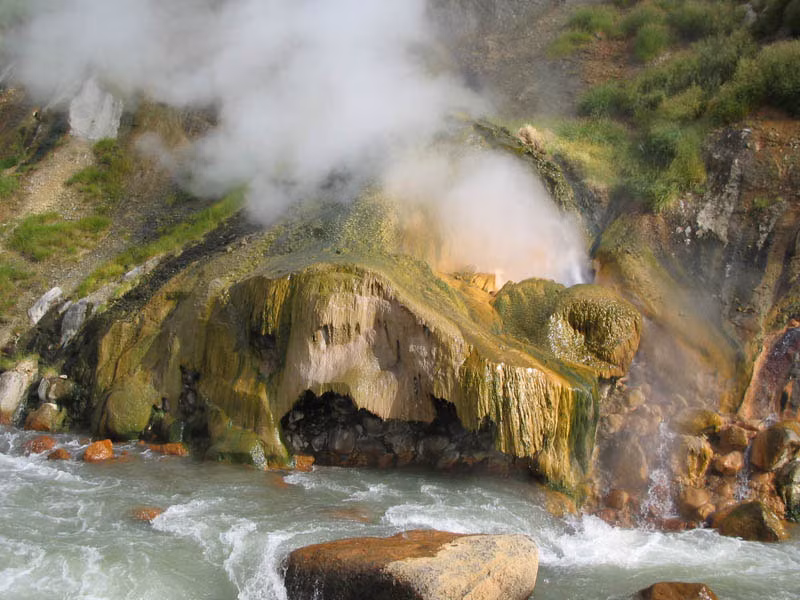 Thời điểm lý tưởng để đến thăm Thung lũng Geysers là từ tháng 7 đến tháng 9. Vào thời gian này, nhiệt độ ban ngày sẽ vào khoảng 20 độ, tiết trời dịu nhẹ phù hợp cho việc đi bộ đường dài, cắm trại cũng như tham gia vào các hoạt động khám phá thung lũng. Ảnh: IT.