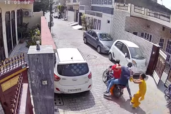 Nu giao vien quat nga ten cuop day chuyen chi bang mot chieu