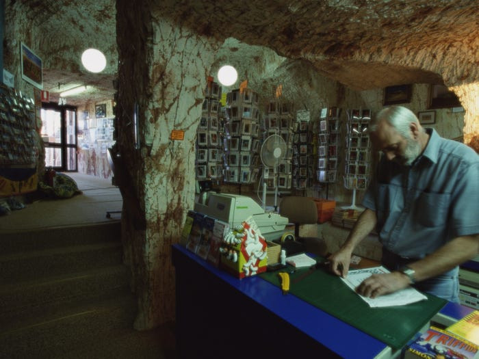 Những ngôi nhà dưới lòng đất có tất cả các tiện nghi của những ngôi nhà bình thường, từ mạng internet cho đến điện và nước.