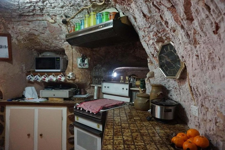 Dù sống dưới lòng đất nhưng nhà cửa của người dân Coober Pedy rất hiện đại chứ họ không hề sống kham khổ như một số người hình dung ban đầu.
